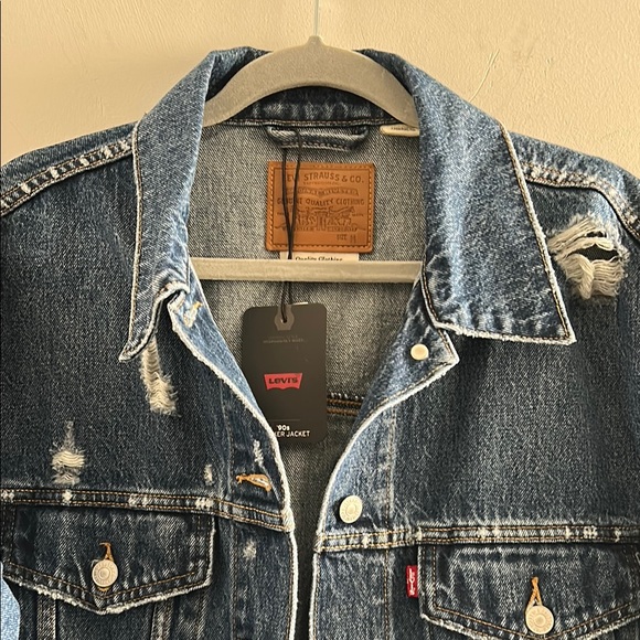 Levi's, Woman’s Size M Blue Vintage Look 90s Trucker Jacket - Picture 2 of 10